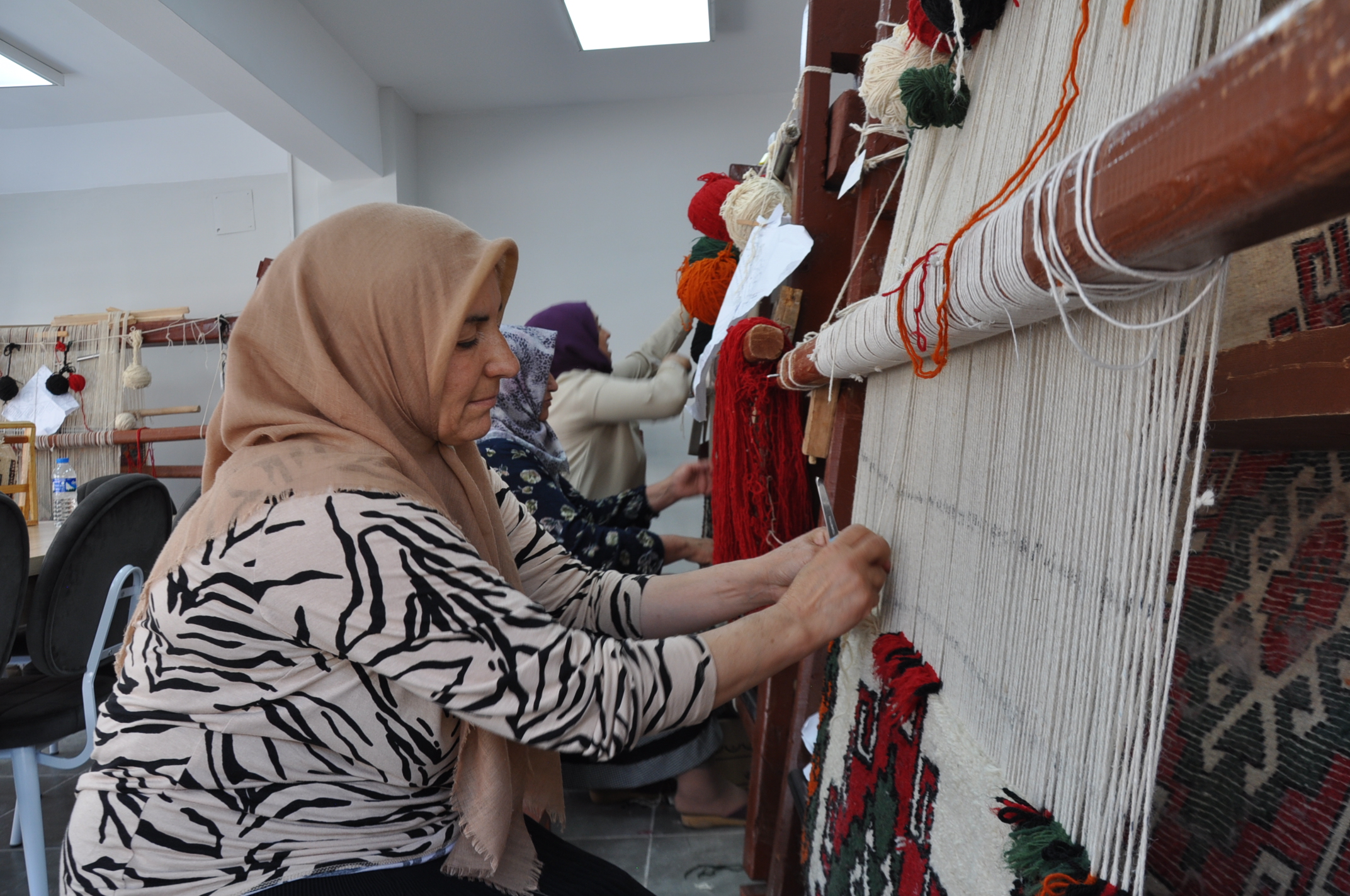 Kars Aile Destek Merkezi'nde kadınlar hem öğreniyor hem de sosyalleşiyor