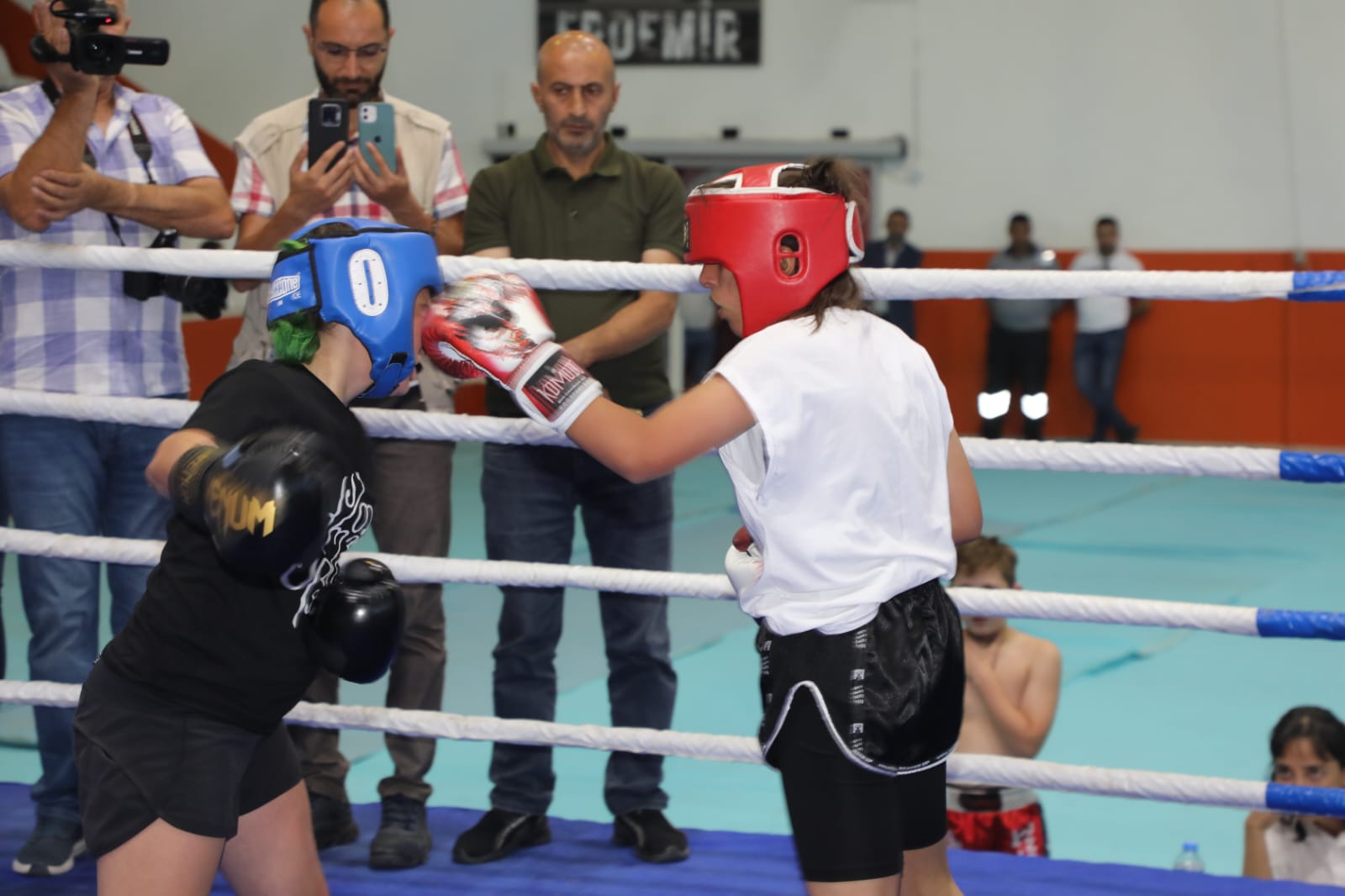 Kars'ta Kickboks Turnuvası Düzenlendi