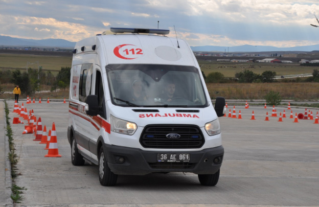 ATT ve paramediklere ambulans sürüş güvenliği eğitimi verildi