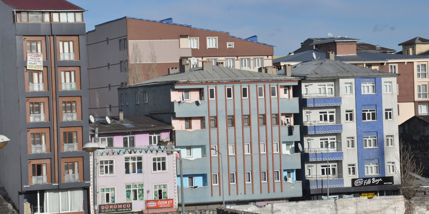 Kars'ta kiralar tavan yaptı! Öğrencinin başı kiralarla dertte!