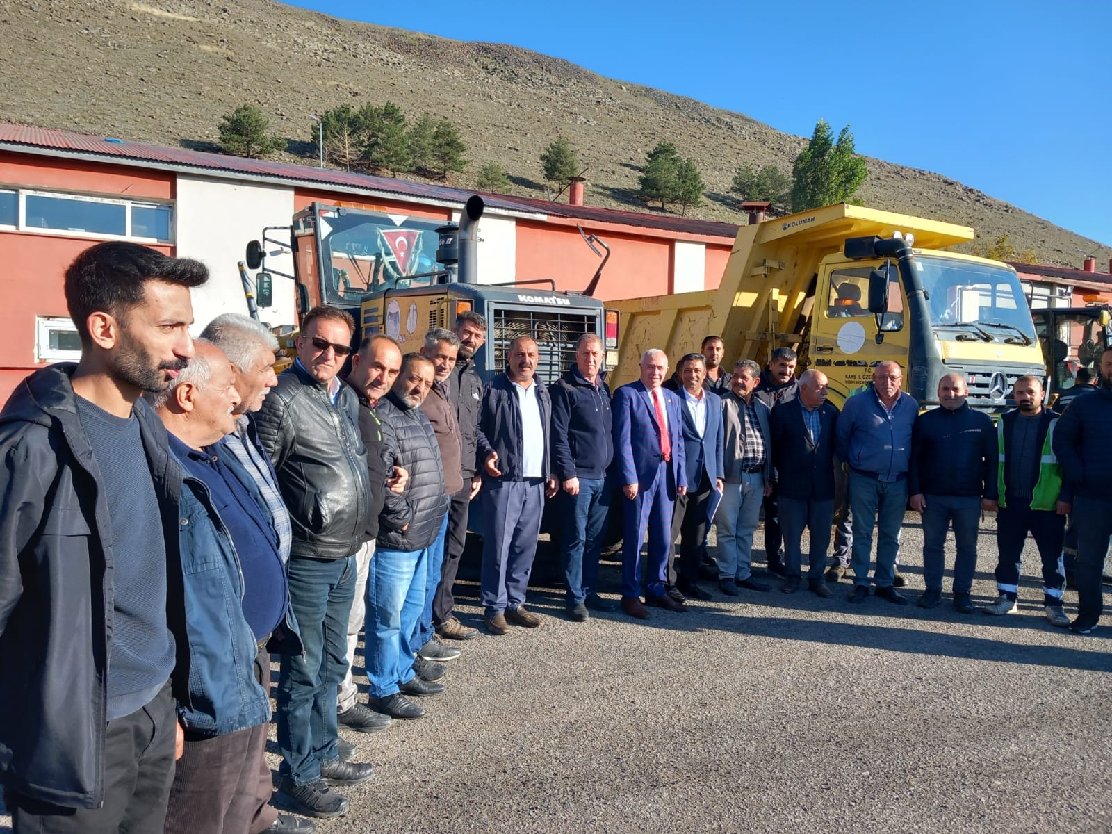 Yol-İş Sendikası Üyeleri Kars Özel İdare Önünde Eylem Yaptı