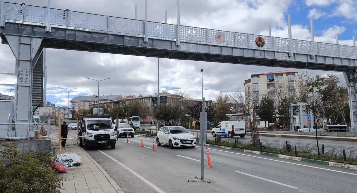 Bozkuş'un Yıktığını Karayolları Yeniden Yapıyor