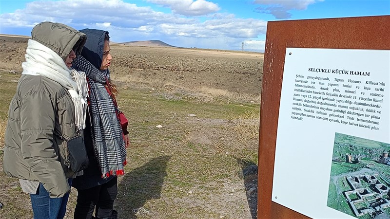 Ani'deki tanıtım tabelaları yenilendi