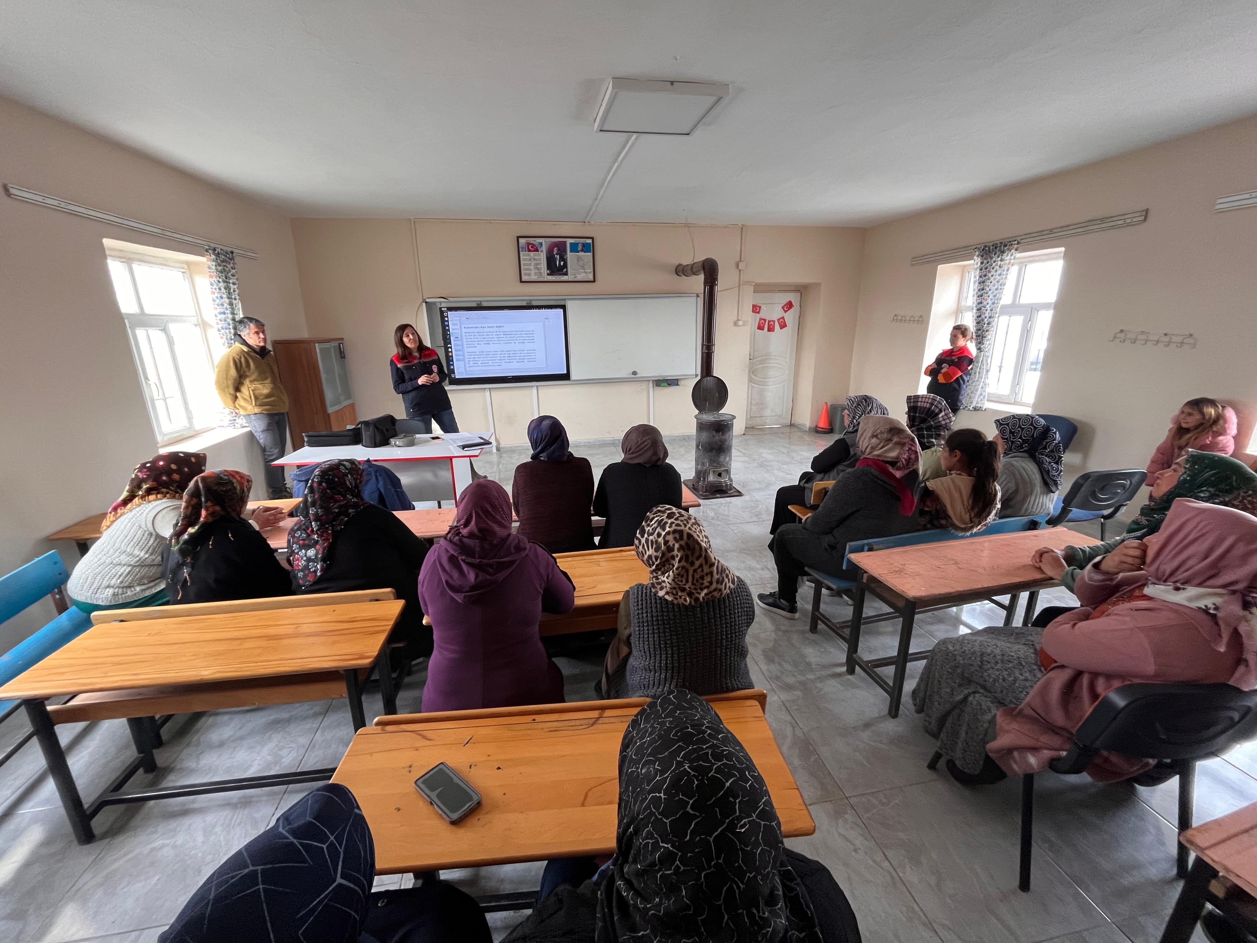 Kars'ta "Kadın Çiftçiler Öğreniyor Projesi" devam ediyor