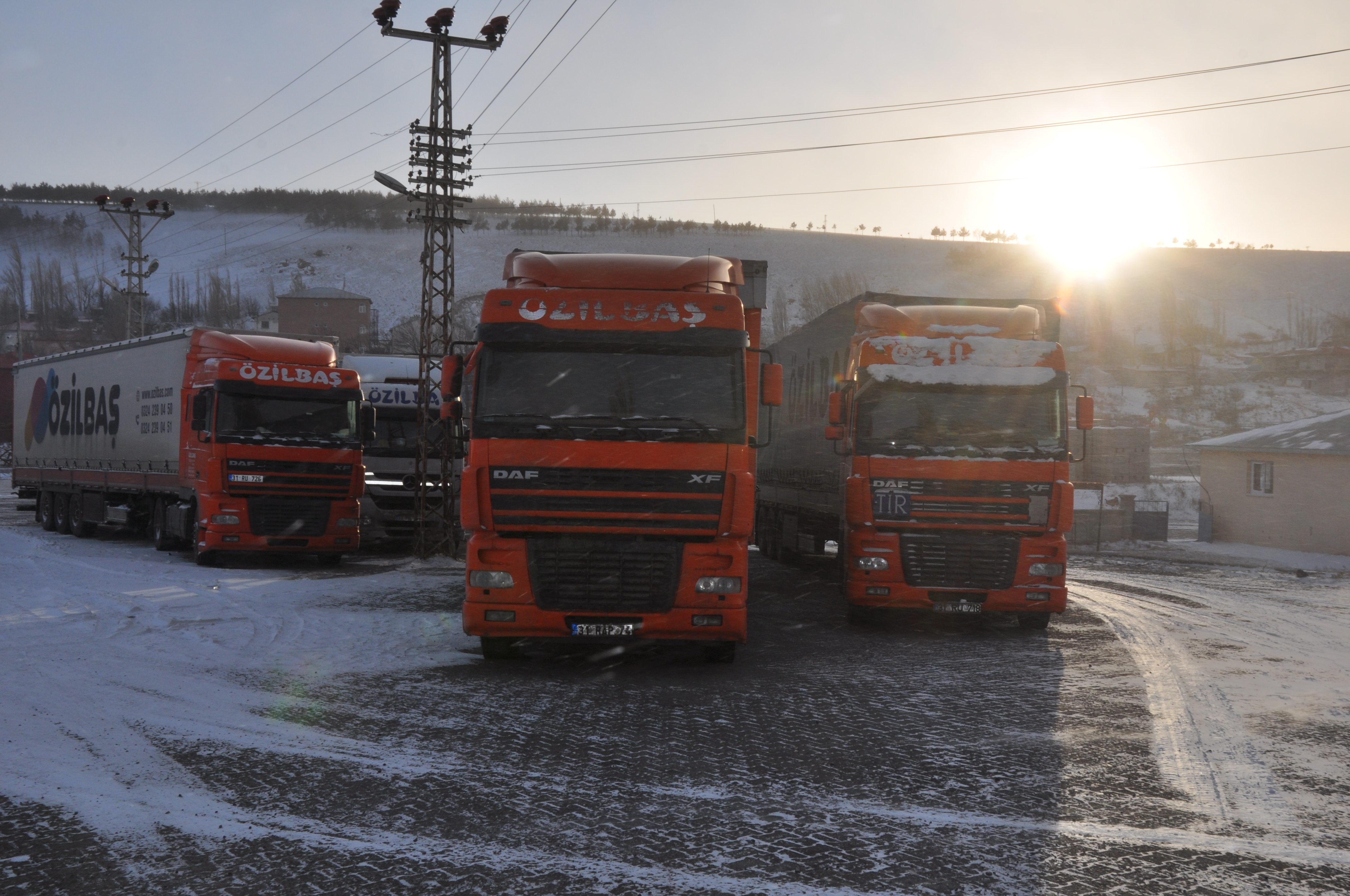 Kars-Ardahan Uluslararası Kara Yolu TIR Geçişlerine Kısmi Olarak Kapandı