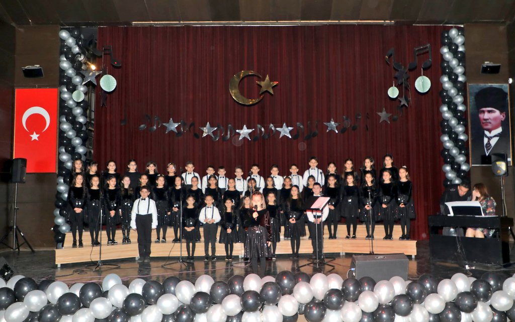 Kars'ta 40 Yıl Aradan Sonra Çocuk Korosu İlk Konserini Verdi