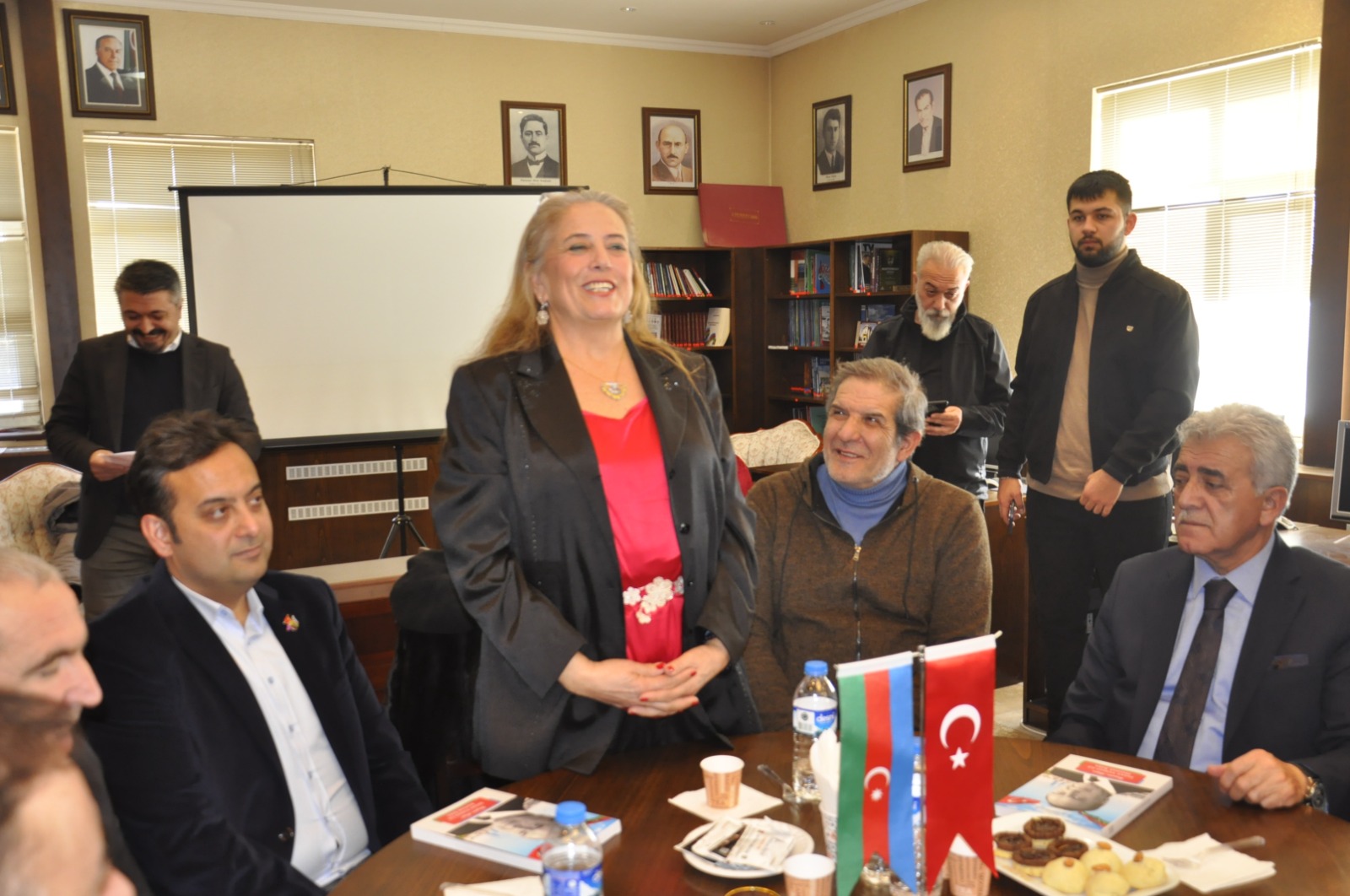 Aysel Sadak İltaş, "İnsan Yüreği ile Haydar Baba" Kitabının Tanıtımını Yaptı