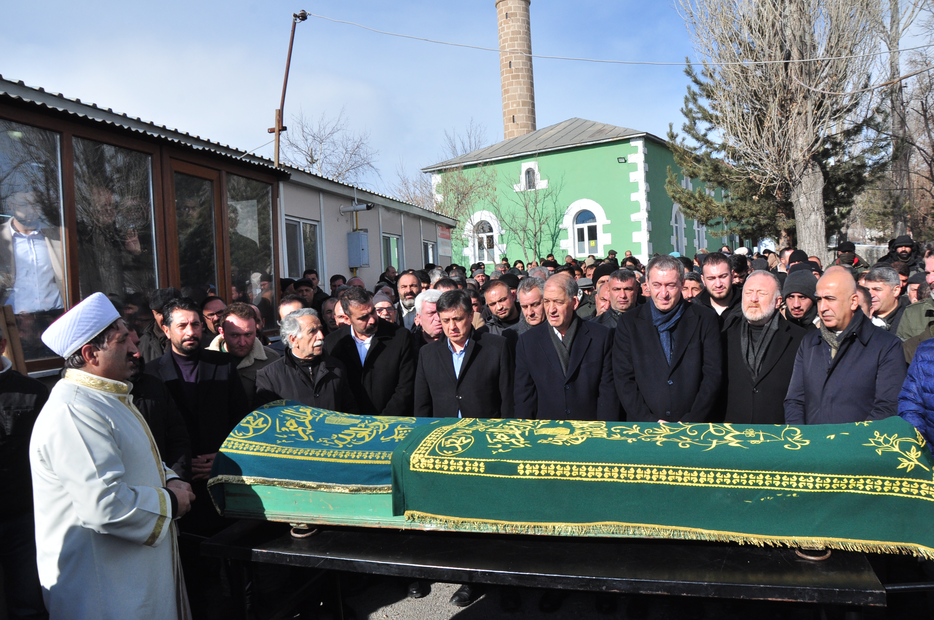 DEM Lideri Tuncer Bakırhan'ın babası son yolculuğuna uğurlandı