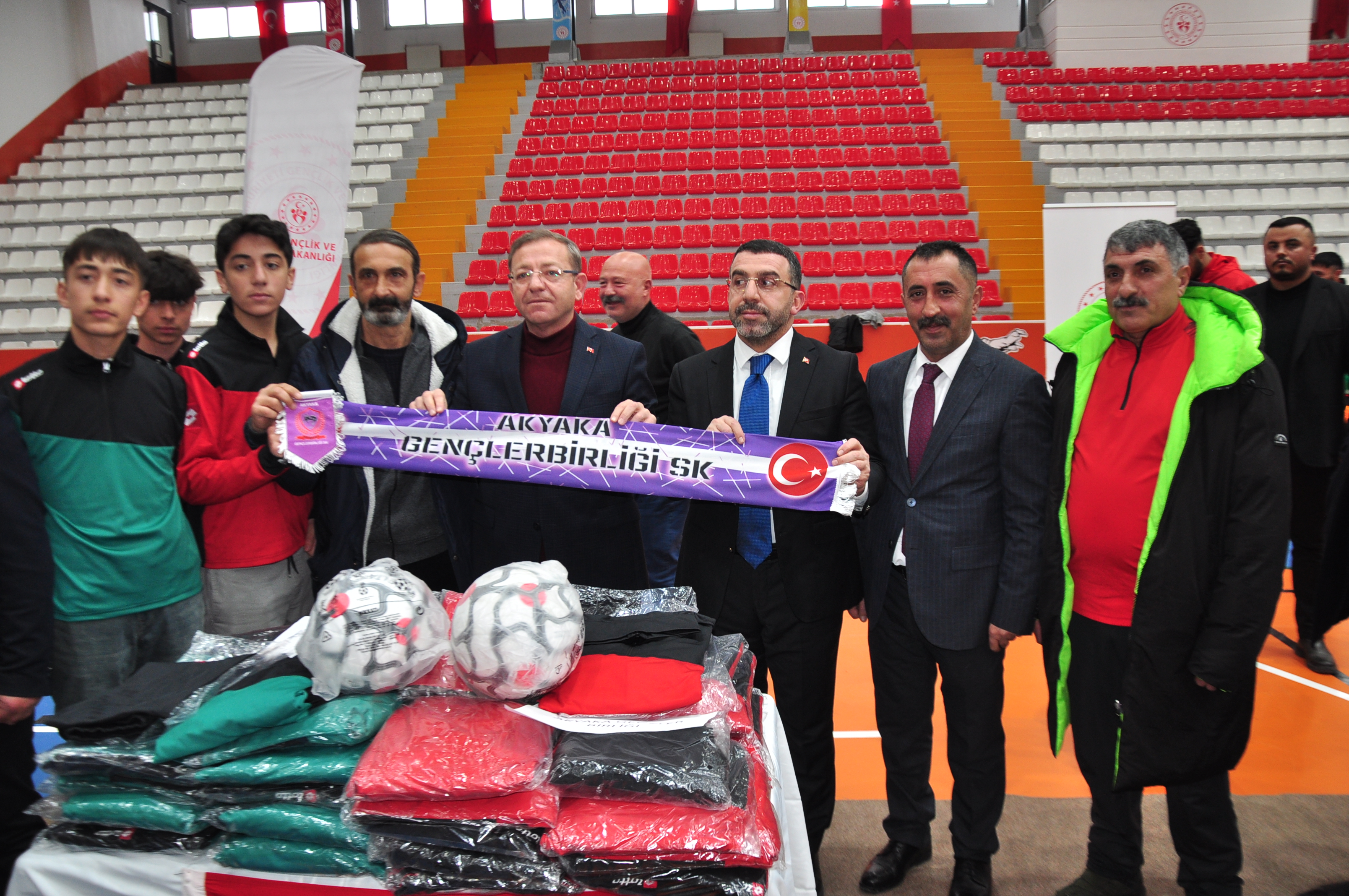 Kars'ta Amatör Spor Kulüplerine malzeme desteği verildi