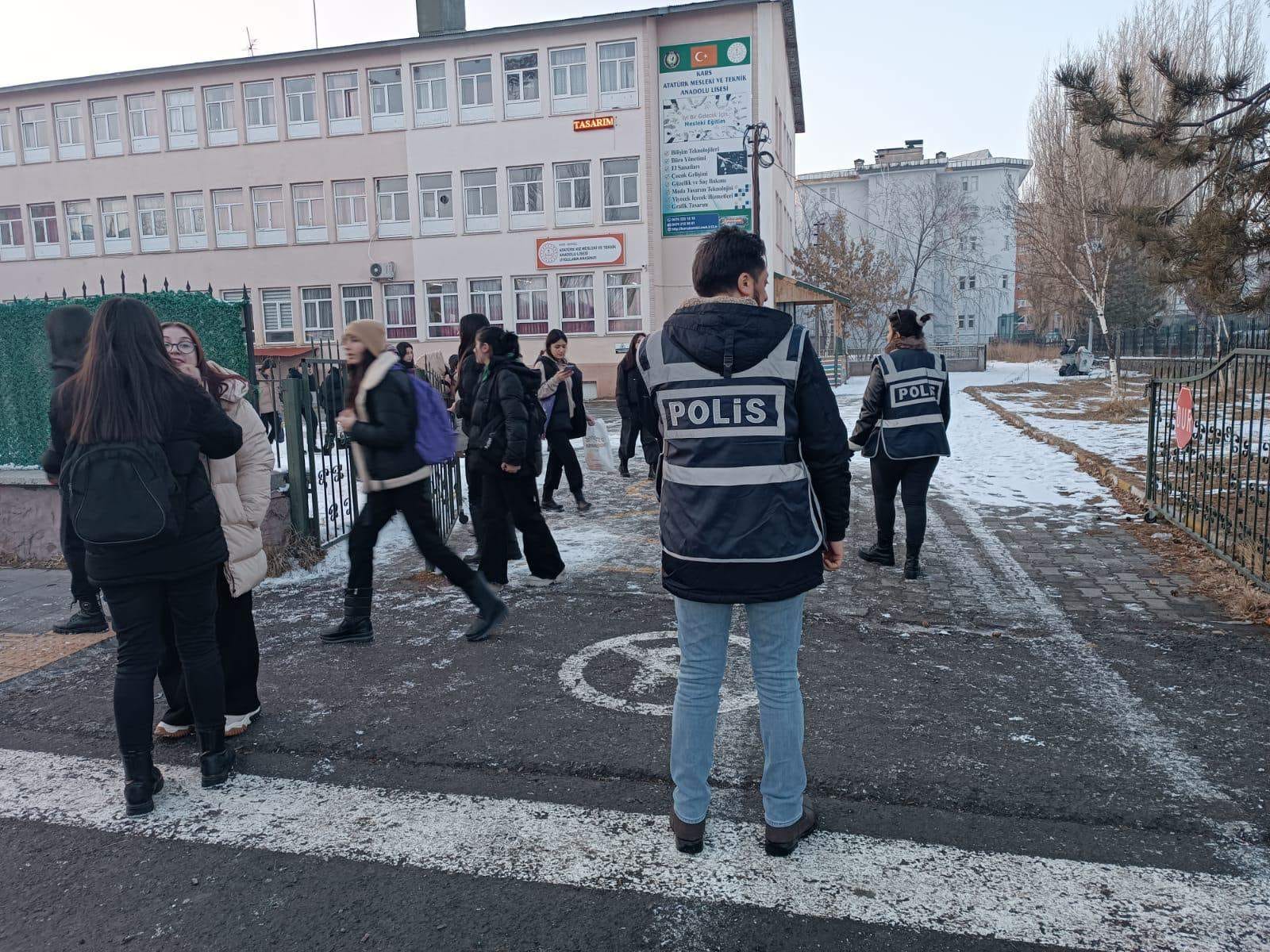 Kars'ta çocuk ve gençlerin korunmasına yönelik okul çevrelerinde denetim yapıldı