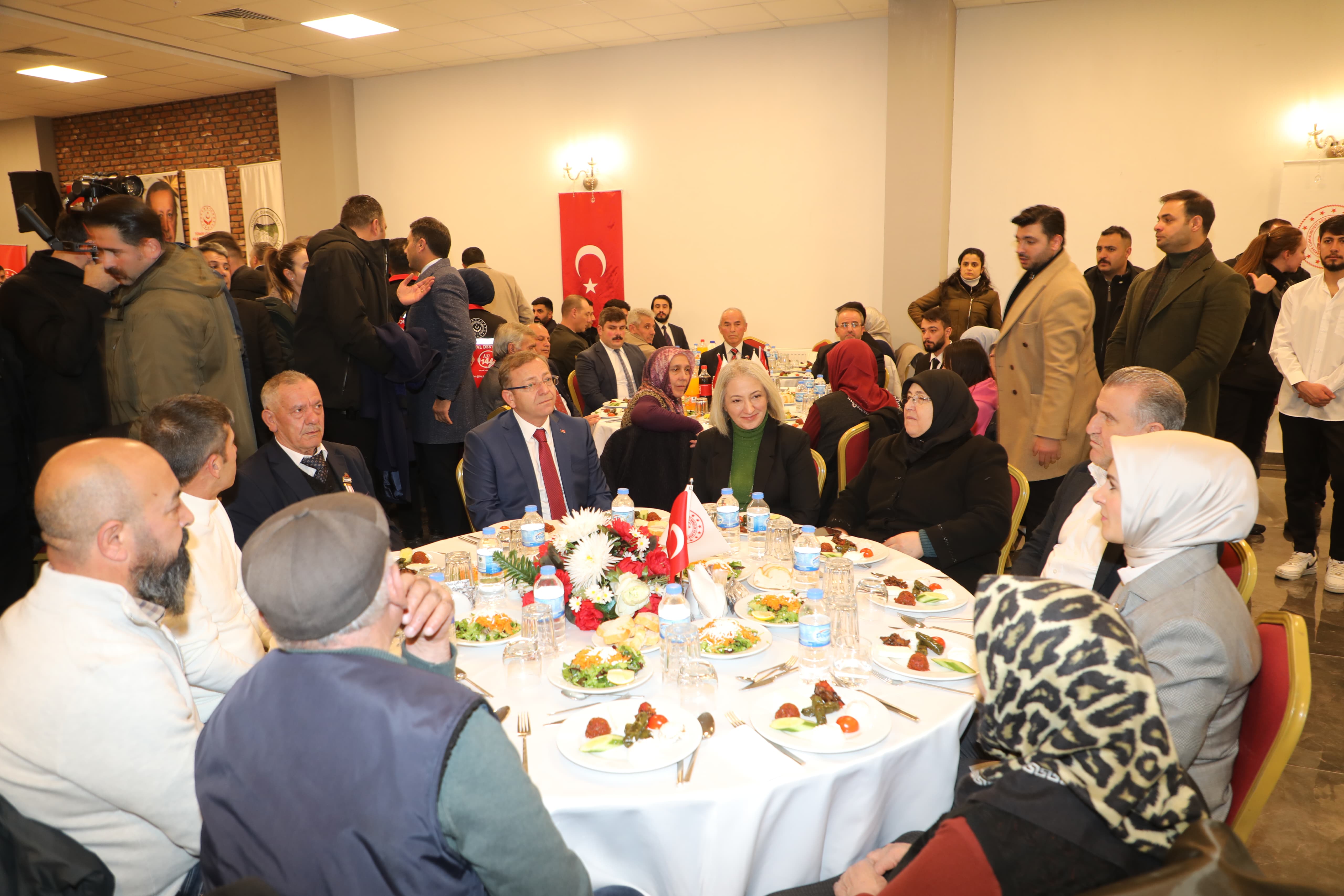 Sarıkamış'ta Şehit ve Gazi Ailelerinin Onuruna Yemek Verildi